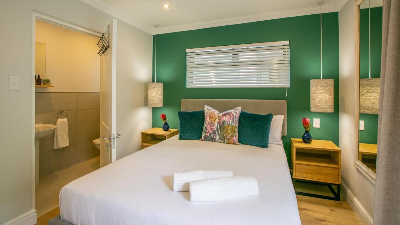 Hout & About Guest House Hout Bay Exterior foto