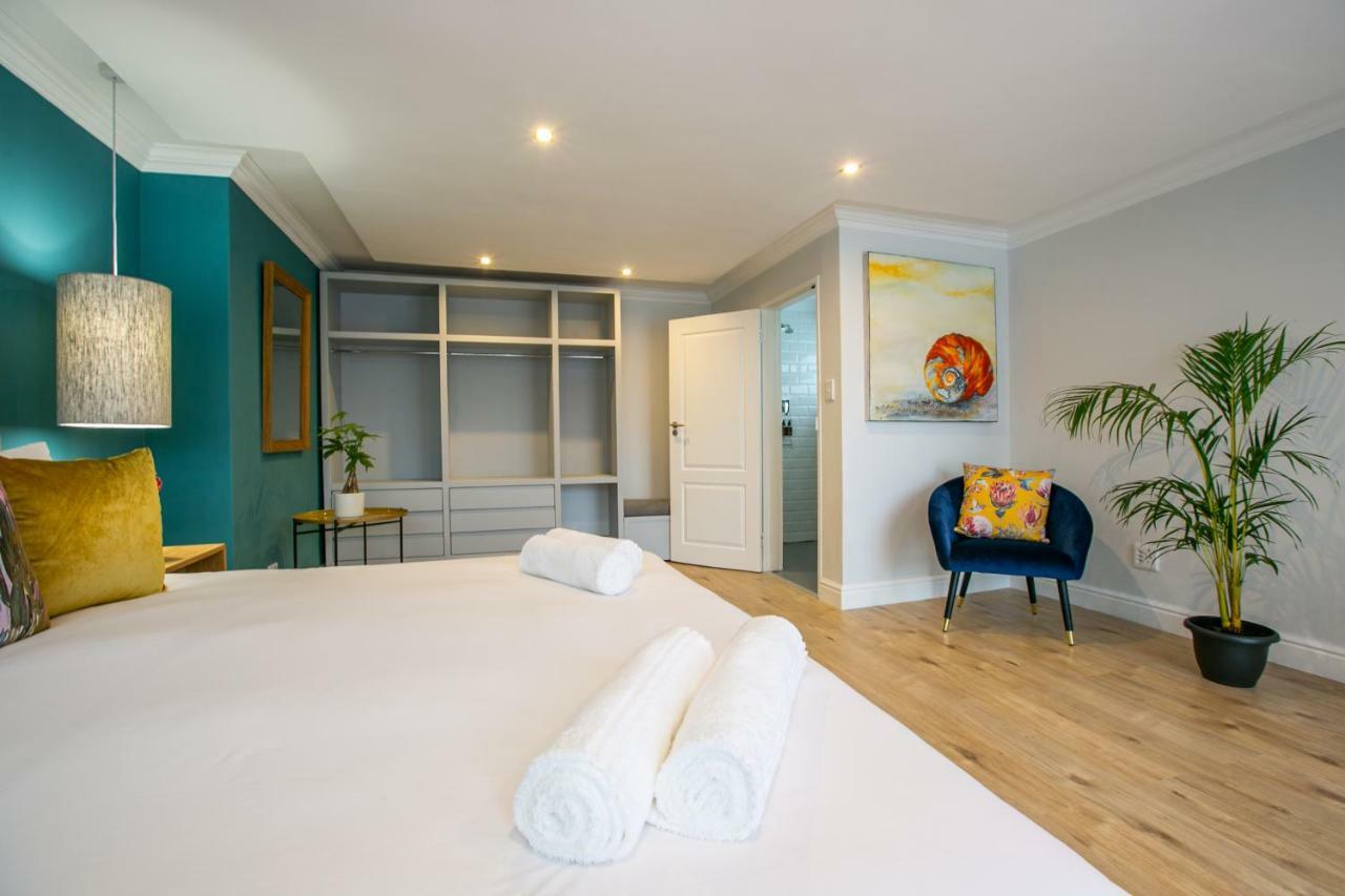 Hout & About Guest House Hout Bay Exterior foto